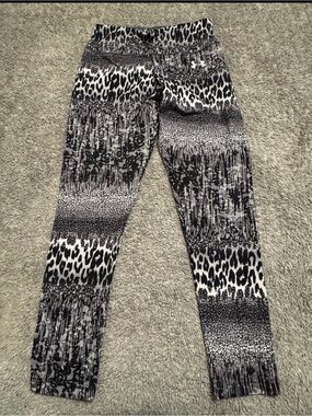 Under Armour HeatGear Women’s 2XL Ankle Leggings Leopard Print Black/Gray